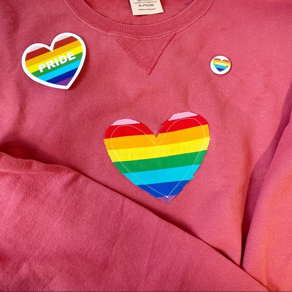 Pride Rainbow Heart Patchwork Sweatshirt Sticker and Pin Set Vintage Red Medium - Picture 1 of 7